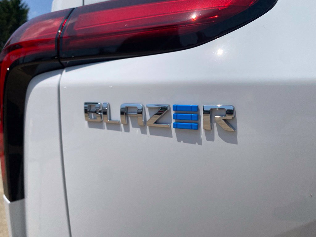 New 2026 Chevrolet Blazer EV LT AWD/4WD image 18