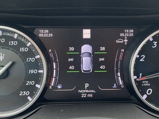 Used 2024 Maserati Levante Trofeo image 27