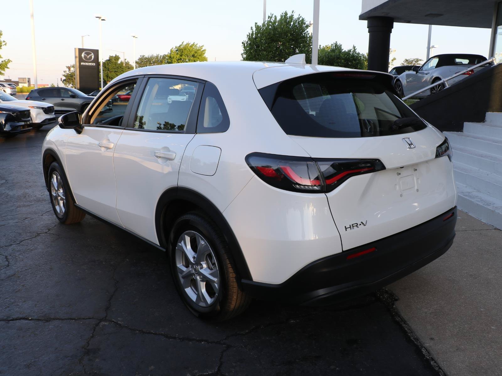 Used 2023 Honda HR-V LX image 3