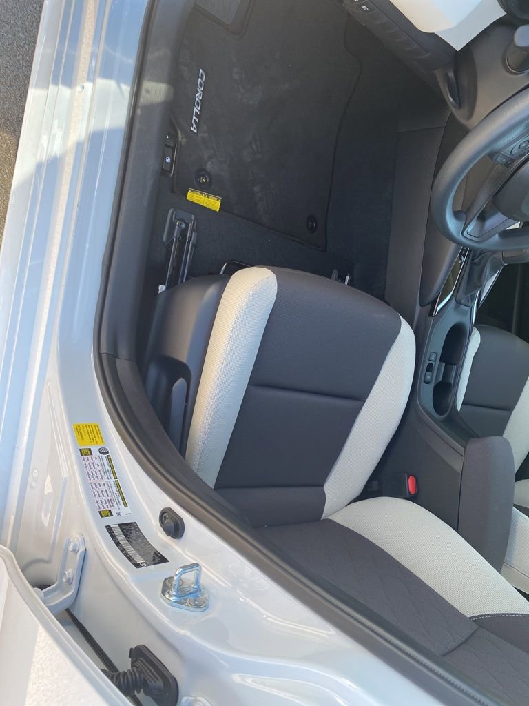 Used 2025 Toyota Corolla LE image 14