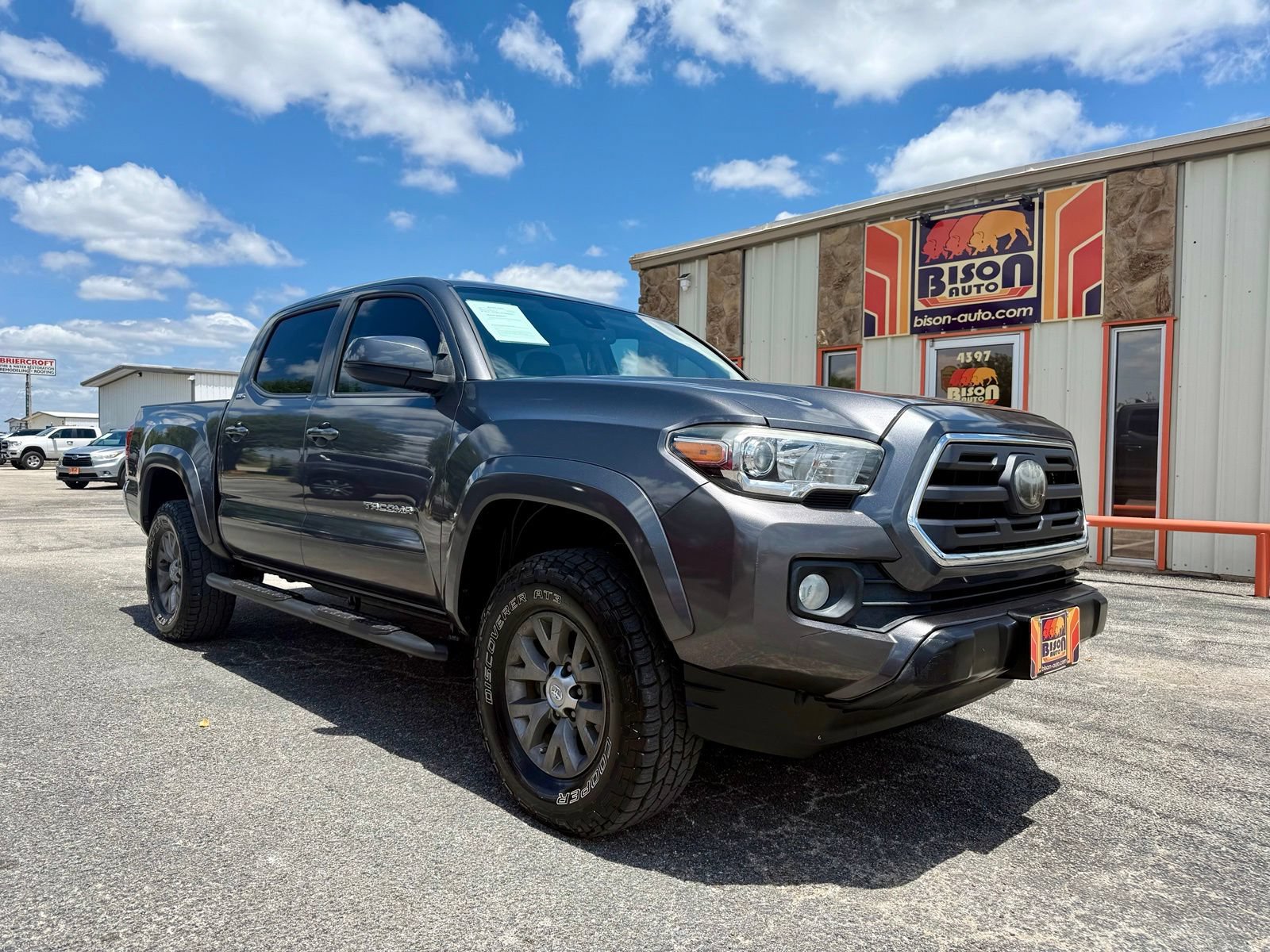Used 2018 Toyota Tacoma SR5 AWD/4WD image 1