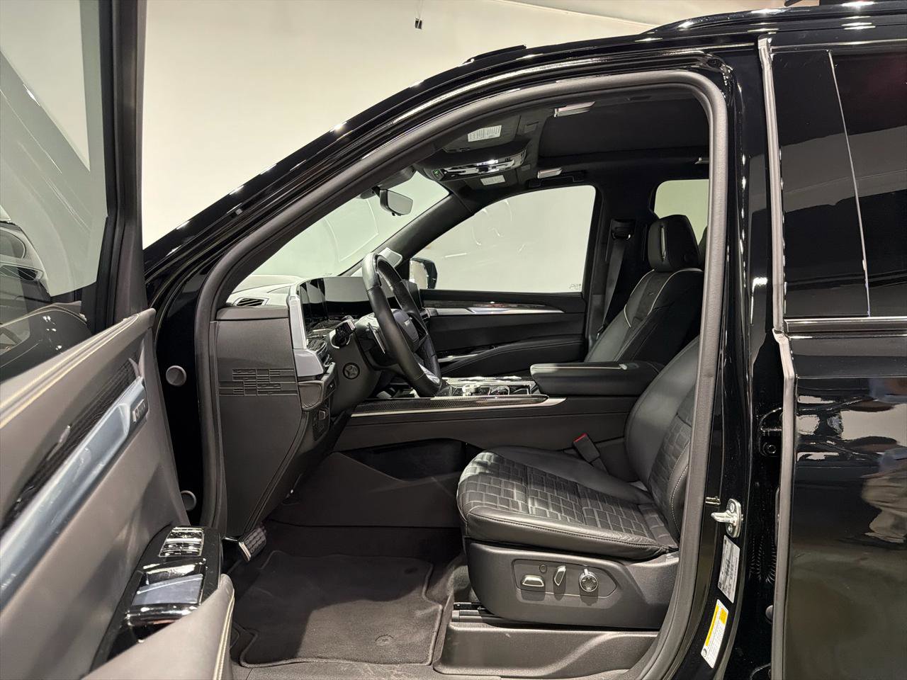 Used 2026 Cadillac Escalade ESV V image 14