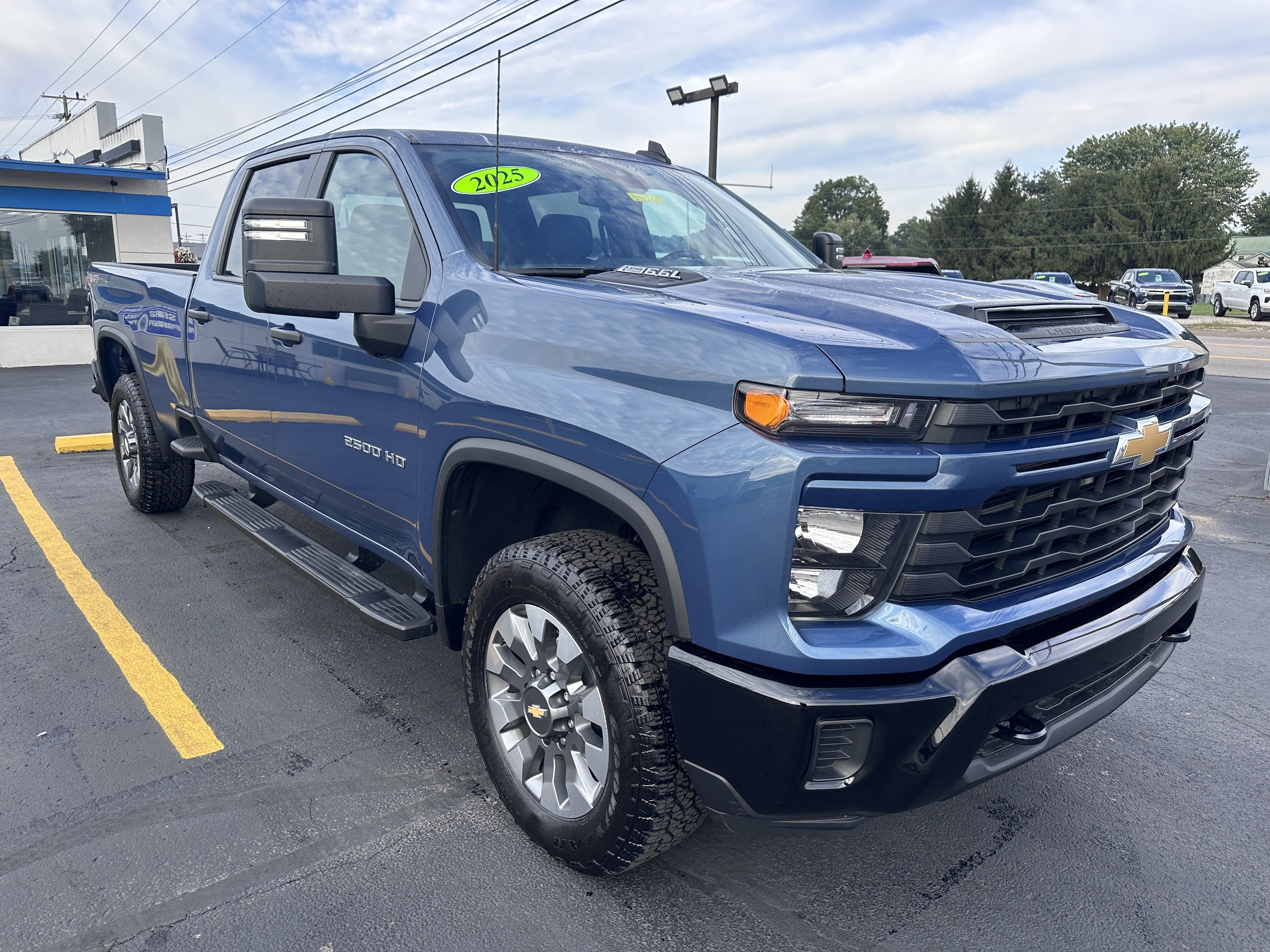 Used 2025 Chevrolet Silverado 2500 Custom image 2
