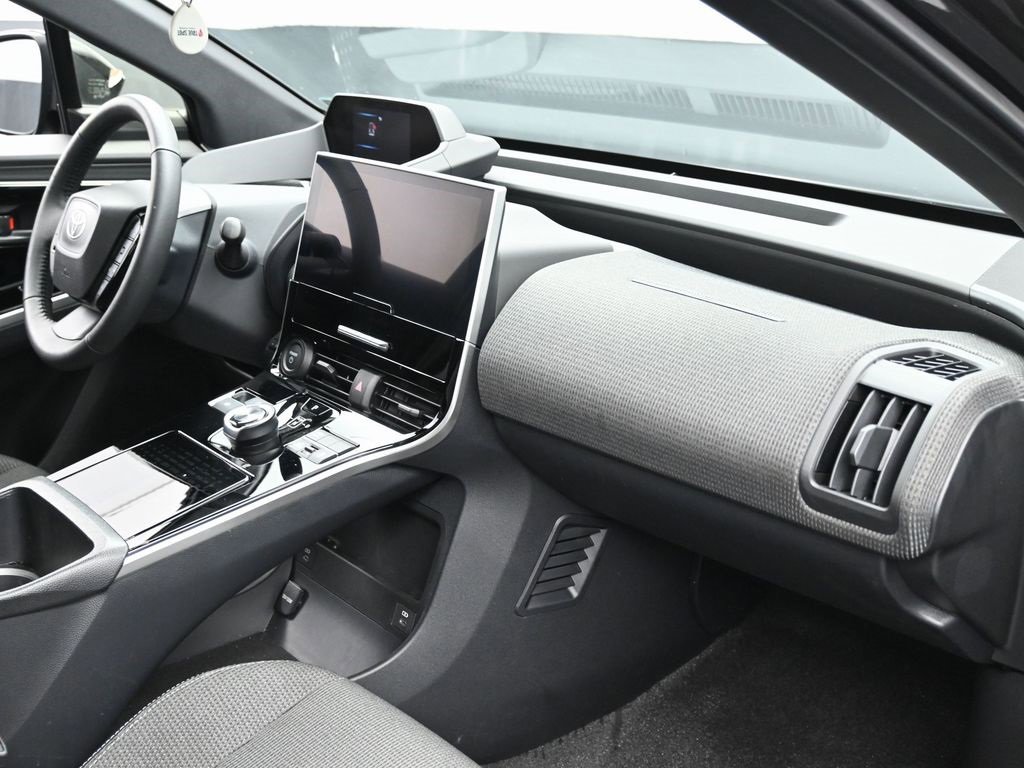 Used 2024 Toyota bZ4X XLE w/ Weather Package image 33