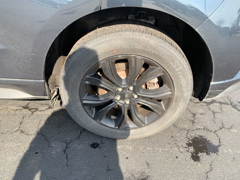 Used 2023 Ford Edge SE w/ Black Appearance Package image 9