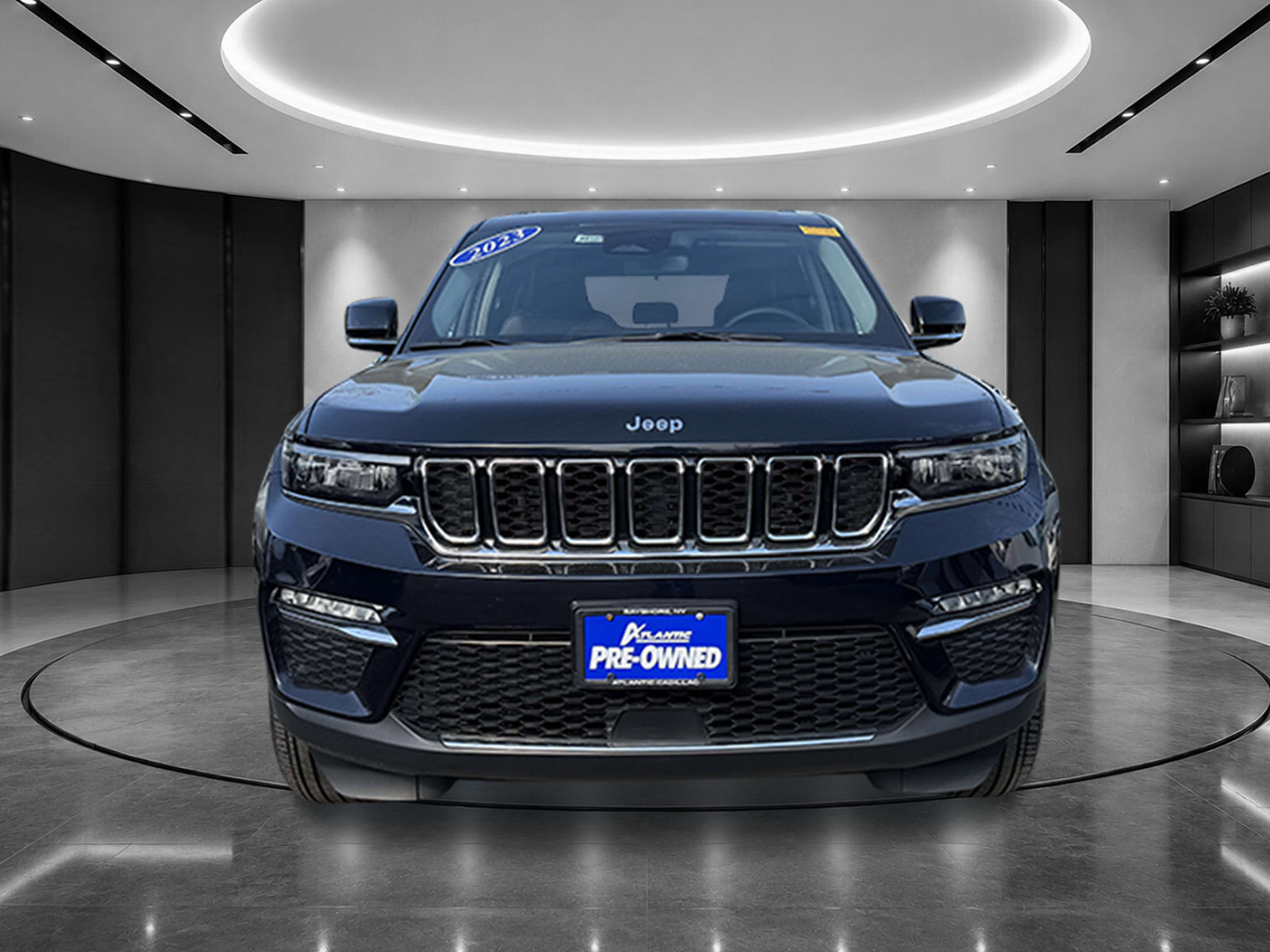 Used 2023 Jeep Grand Cherokee Limited AWD/4WD image 3