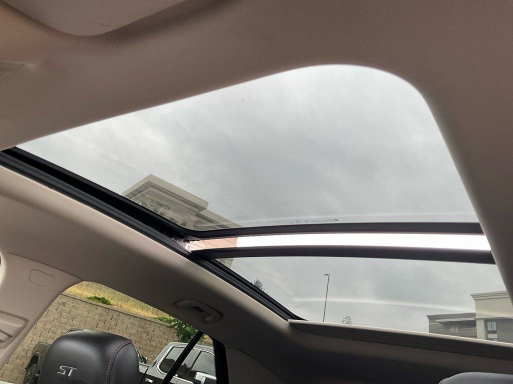 Used 2023 Buick Envision Essence w/ Sport Touring Package image 19