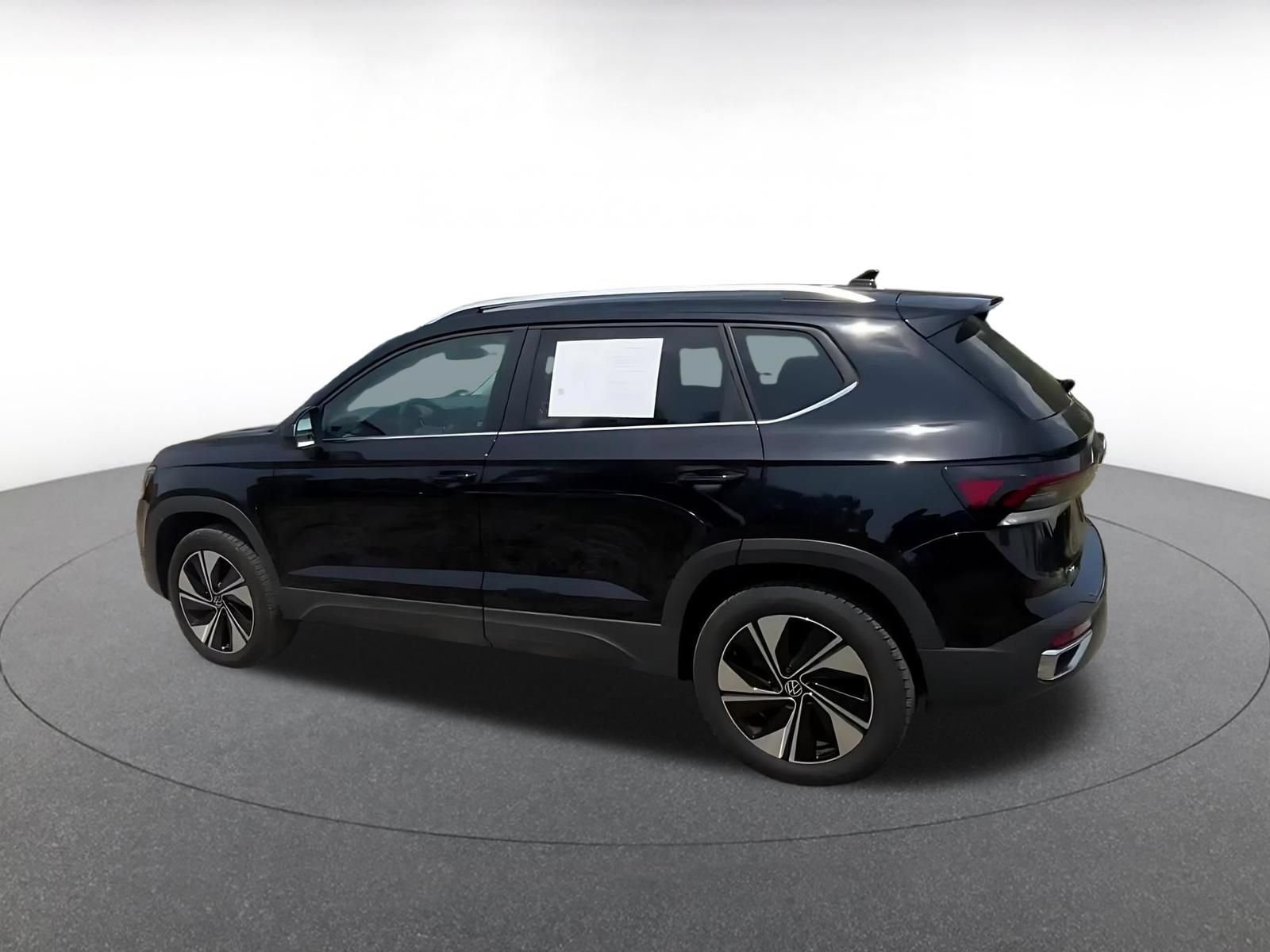 Used 2025 Volkswagen Taos SE AWD/4WD image 10