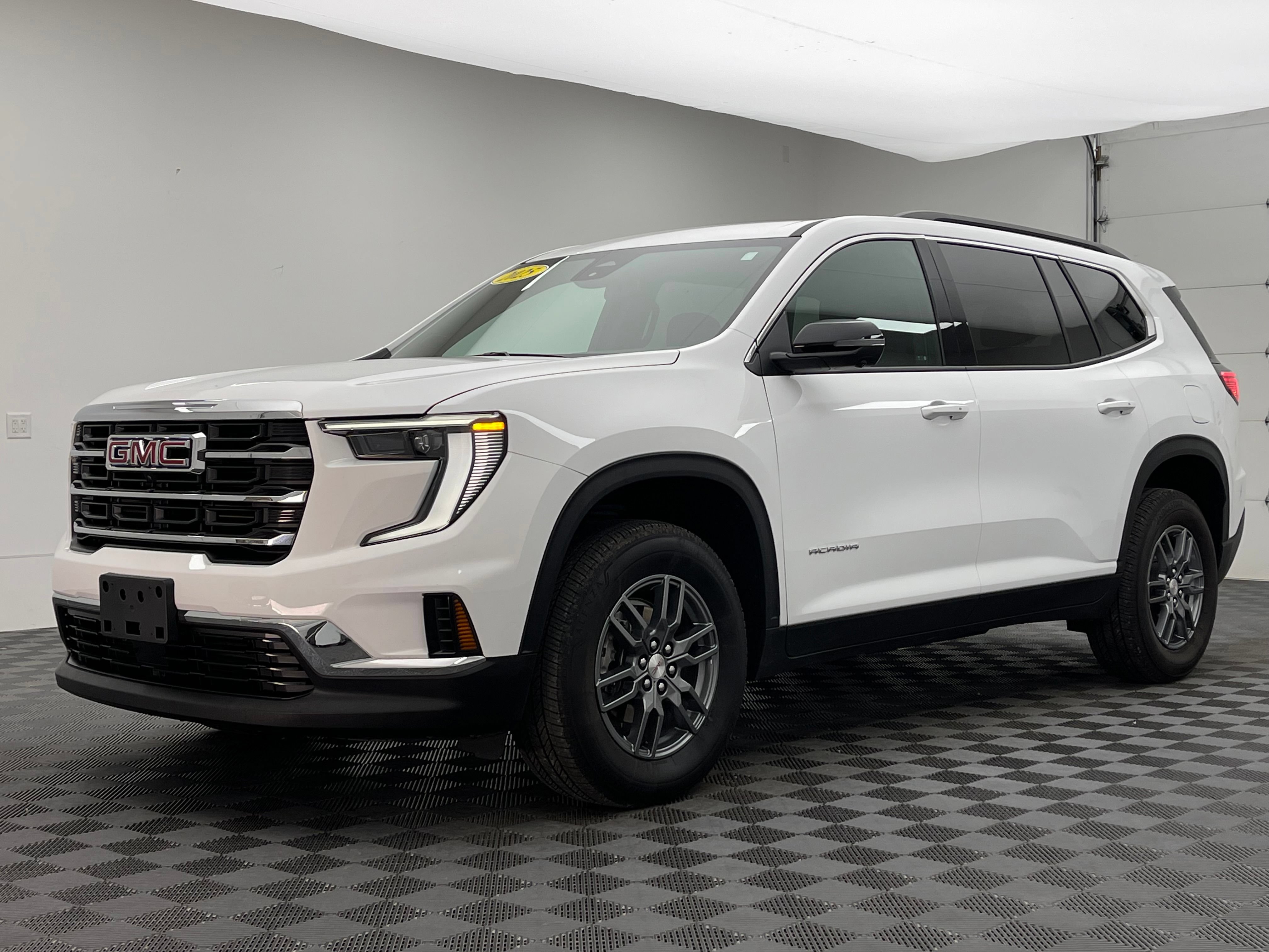 Used 2025 GMC Acadia Elevation FWD image 2