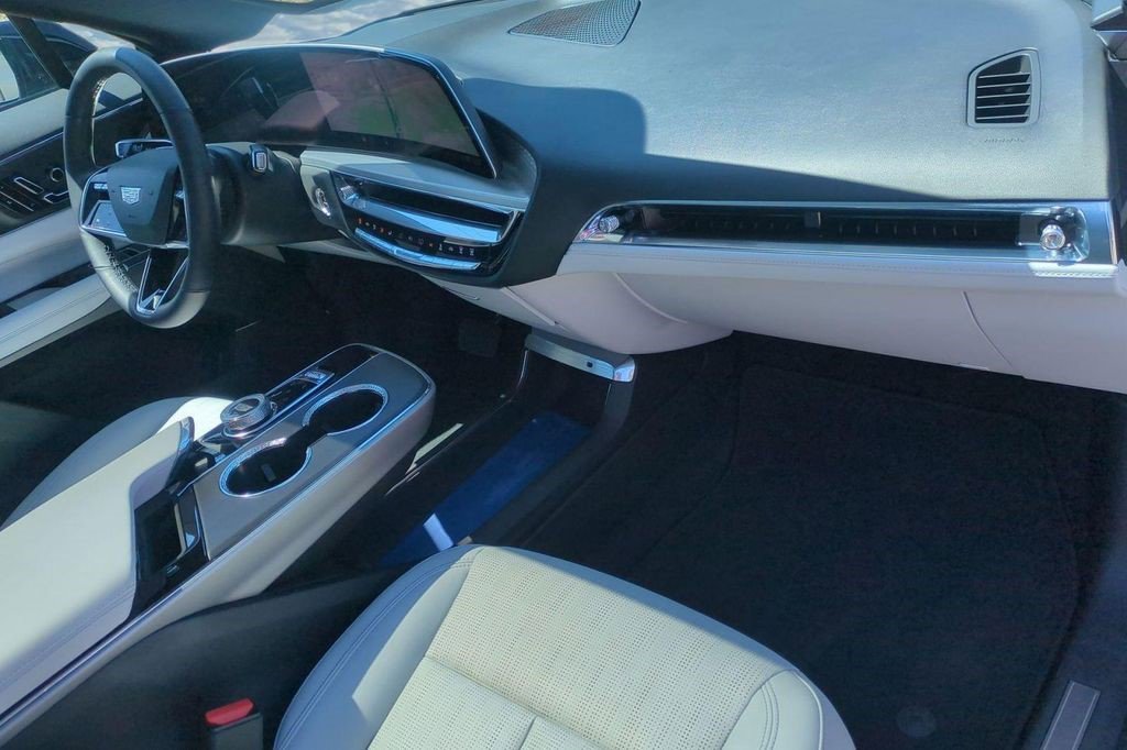 Used 2024 Cadillac Lyriq Luxury RWD image 15