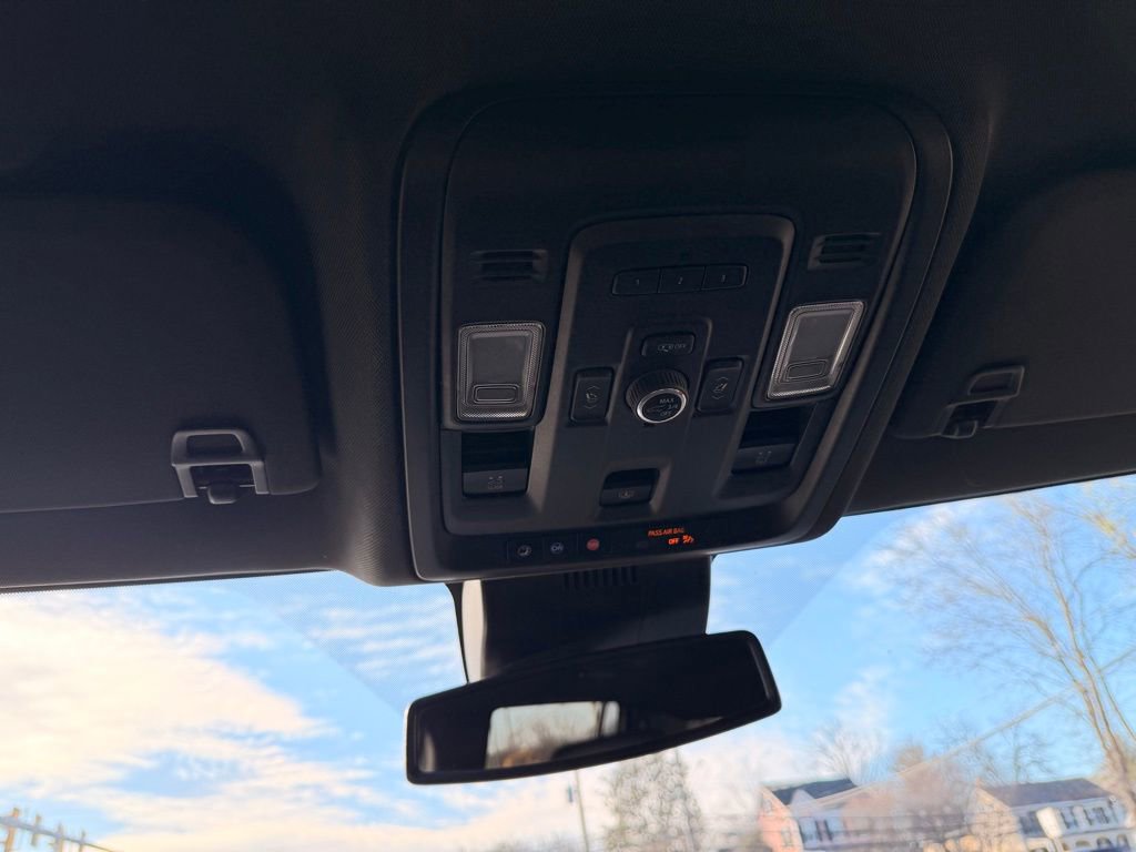 Used 2023 Chevrolet Suburban Z71 w/ Luxury Package image 29