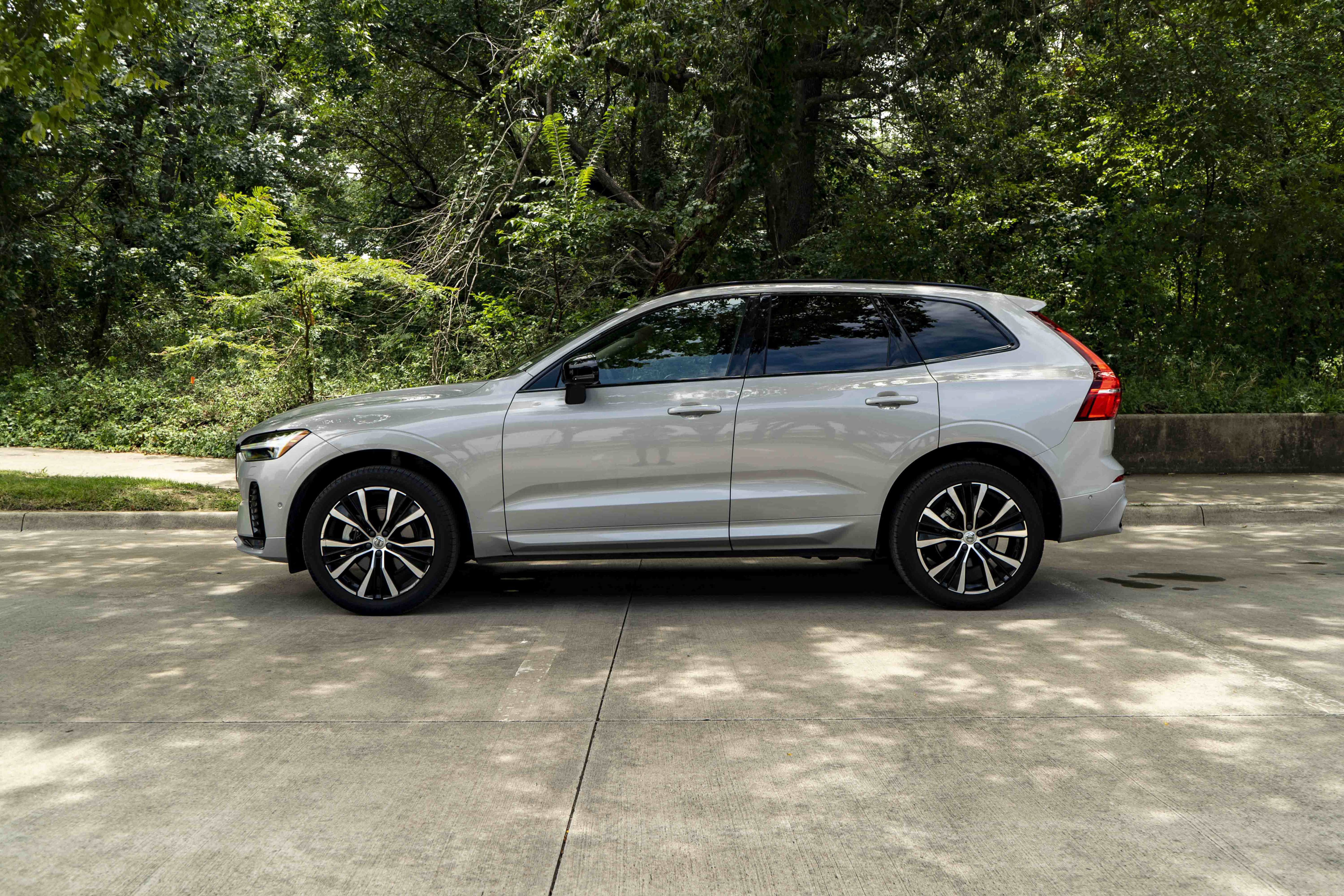Used 2024 Volvo XC60 B5 Plus AWD/4WD image 6