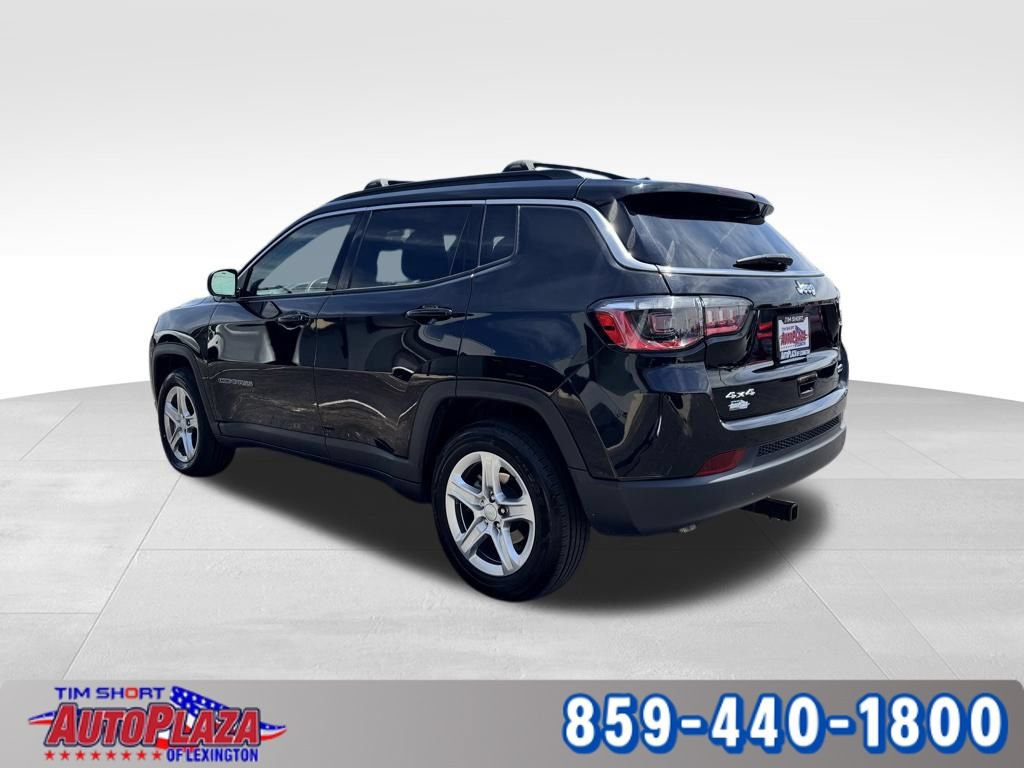 Used 2024 Jeep Compass Latitude AWD/4WD image 2