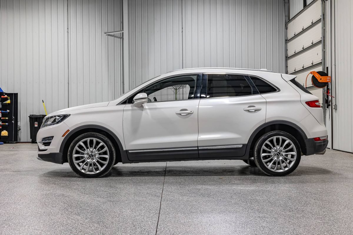 Used 2018 Lincoln MKC Reserve w/ Lincoln MKC Climate Package FWD image 2