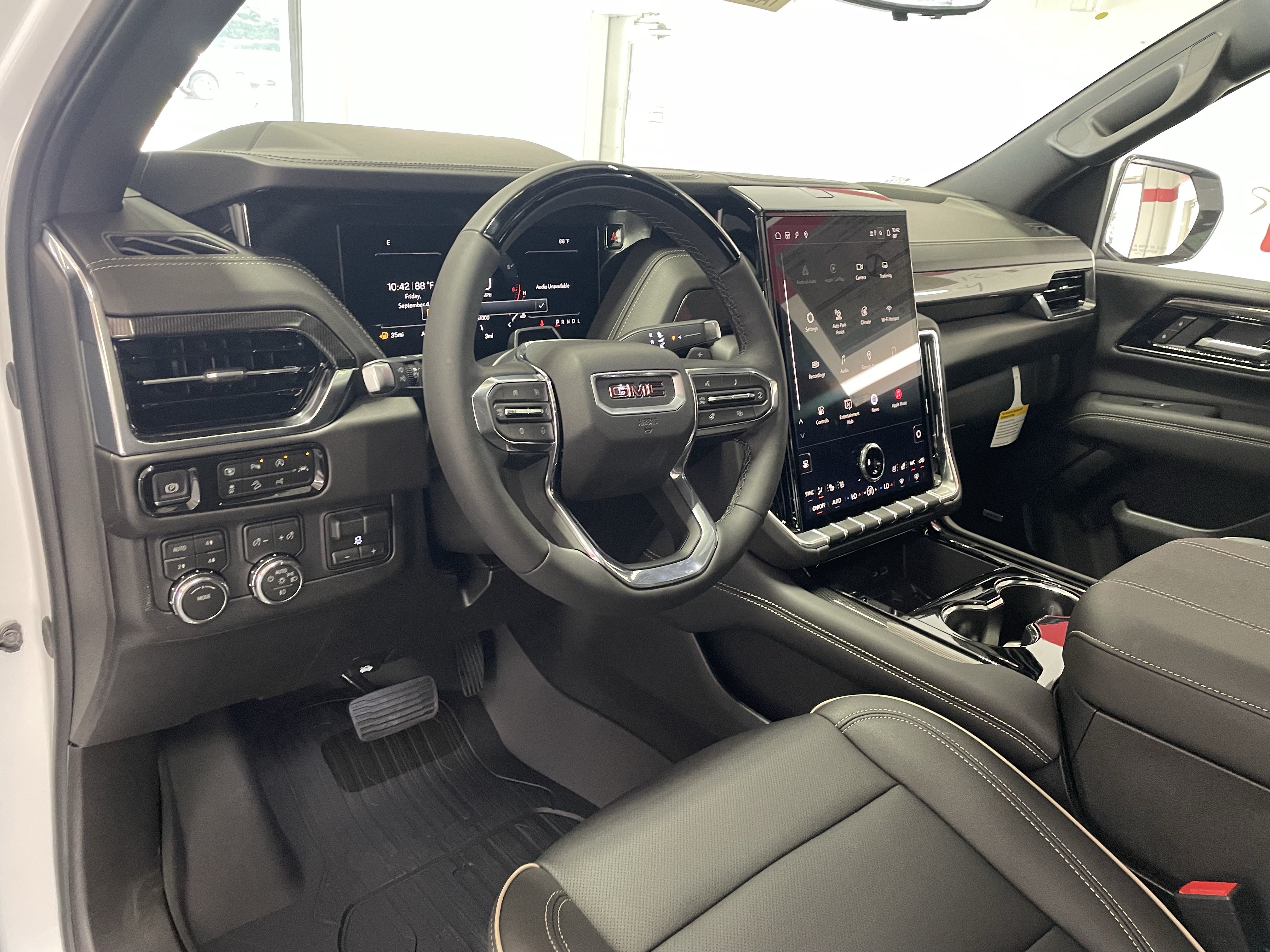 New 2026 GMC Yukon Elevation w/ Elevation Premium Package AWD/4WD image 18