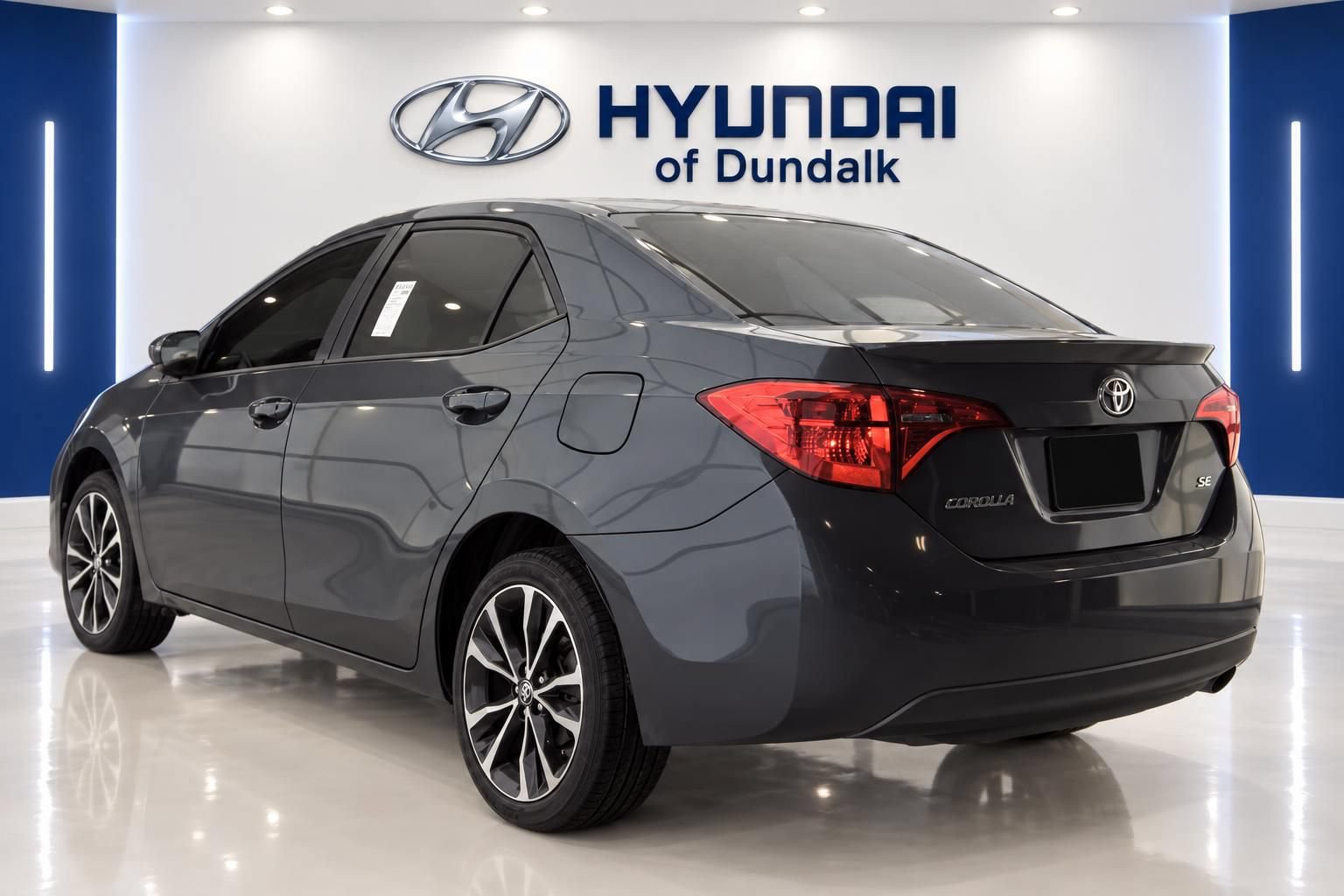Used 2019 Toyota Corolla SE FWD image 2