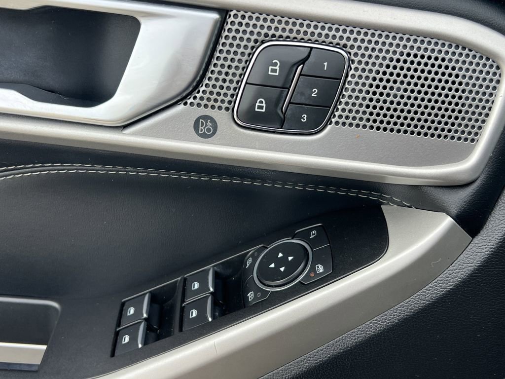 Used 2022 Ford Explorer Limited w/ Equipment Group 301A image 17