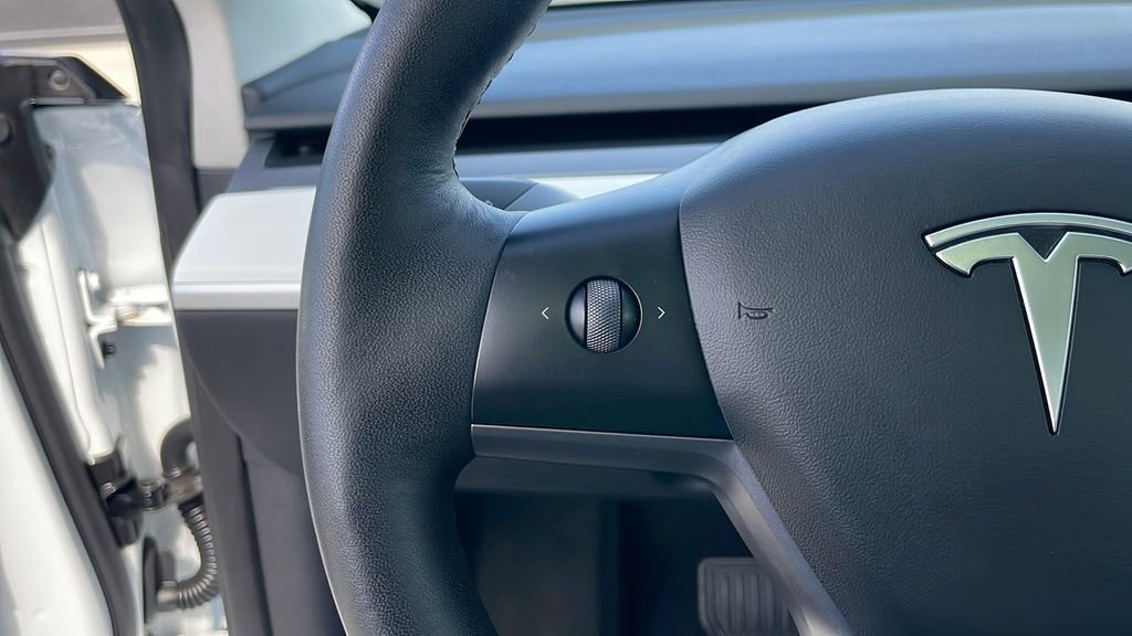 Used 2022 Tesla Model 3 Standard Range image 19
