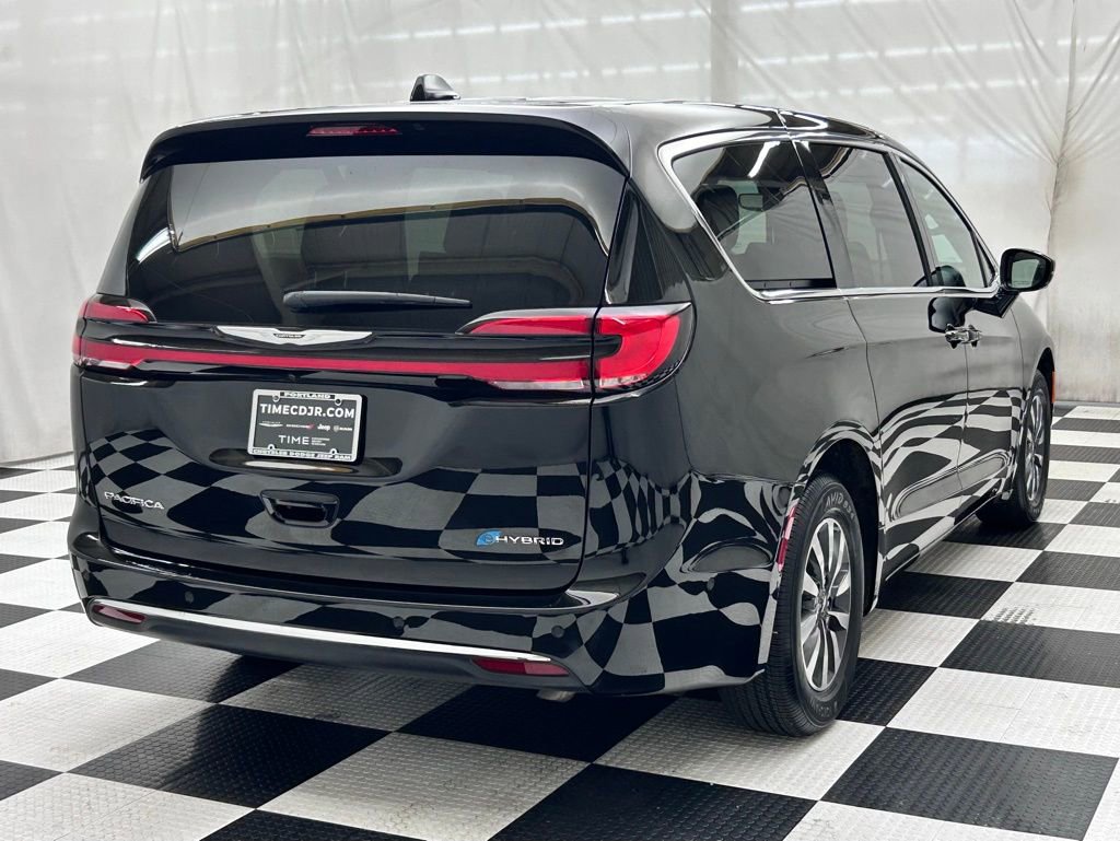 Used 2025 Chrysler Pacifica Select image 7