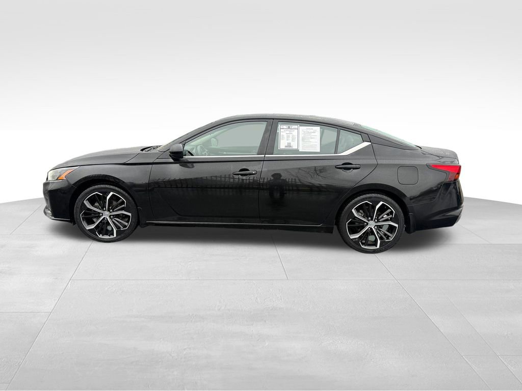 Used 2023 Nissan Altima 2.5 SR w/ SR Premium Package image 4