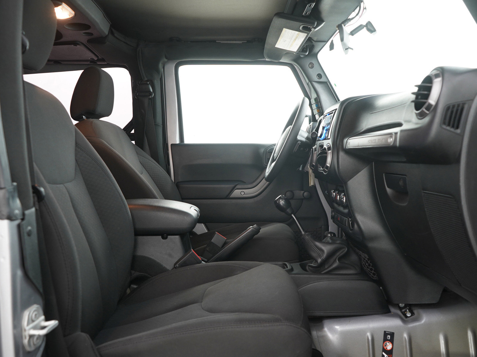 Used 2018 Jeep Wrangler Sport image 13