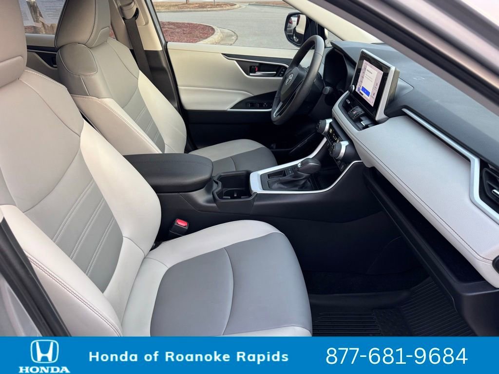 Used 2023 Toyota RAV4 XLE Premium image 15