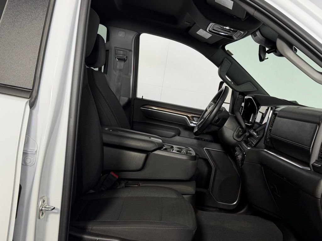 Used 2025 Chevrolet Silverado 2500 LT w/ Convenience Package image 34