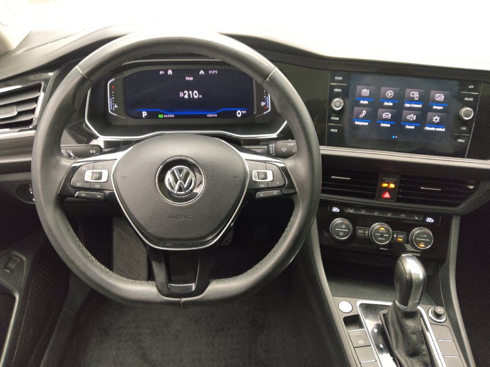 Used 2019 Volkswagen Jetta SEL w/ Cold Weather Package FWD image 22