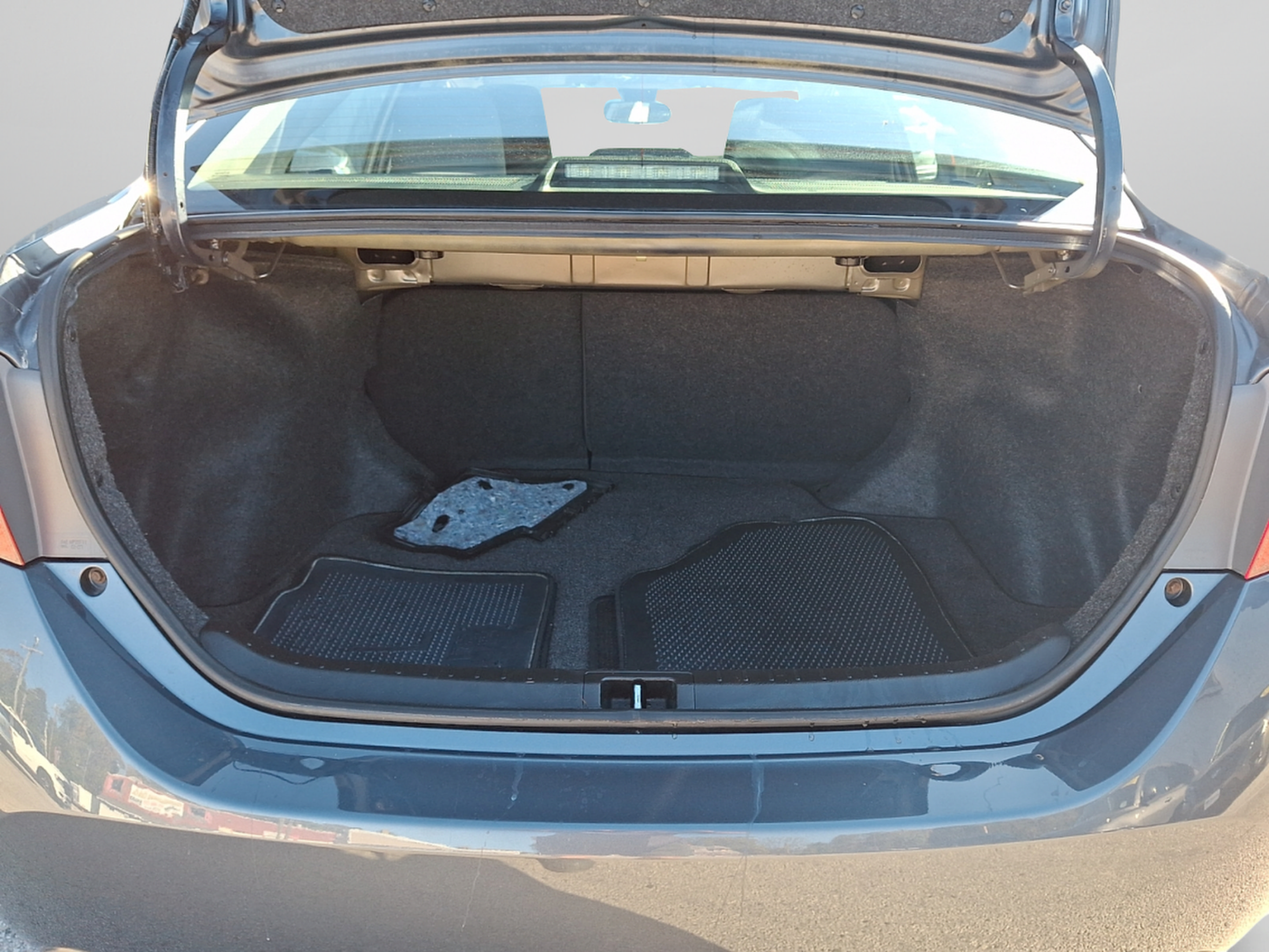 Used 2017 Toyota Corolla LE w/ Carpet Mat Package (TMS) FWD image 28