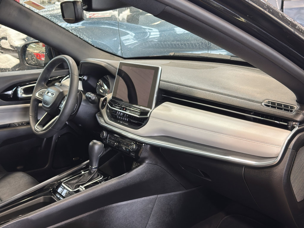 Used 2023 Jeep Compass Limited w/ Sun and Sound Group image 27