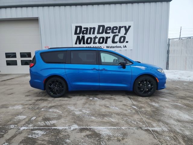 New 2026 Chrysler Pacifica Select w/ S Appearance Package image 13