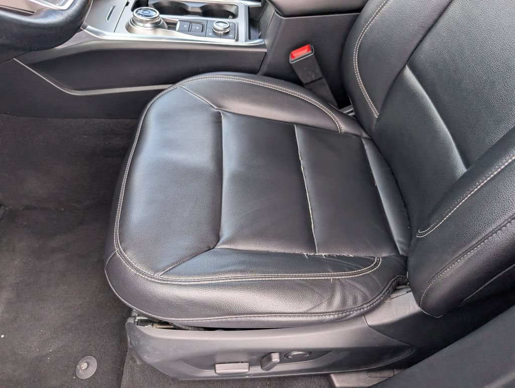 Used 2021 Ford Explorer XLT w/ Equipment Group 202A AWD/4WD image 19