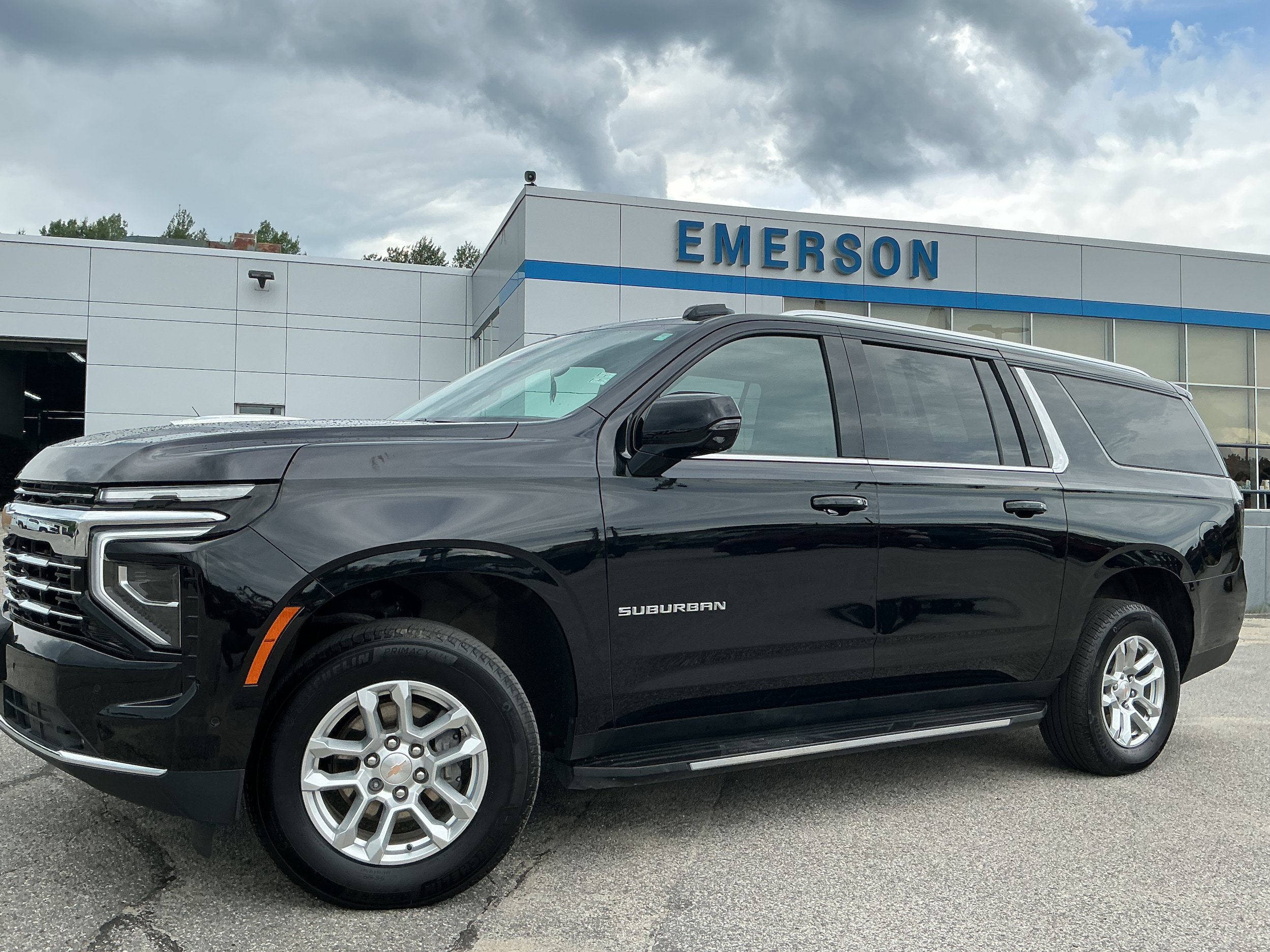 Certified 2025 Chevrolet Suburban LT w/ Comfort Package AWD/4WD image 6