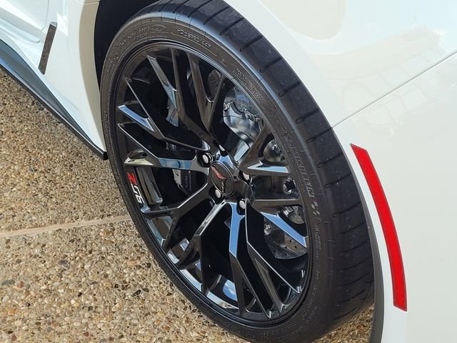 Used 2016 Chevrolet Corvette Z06 w/ 3LZ Preferred Equipment Group image 7
