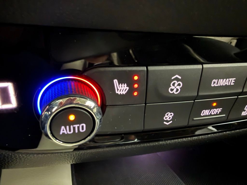 Used 2024 Buick Enclave Essence w/ Sport Touring Edition image 4