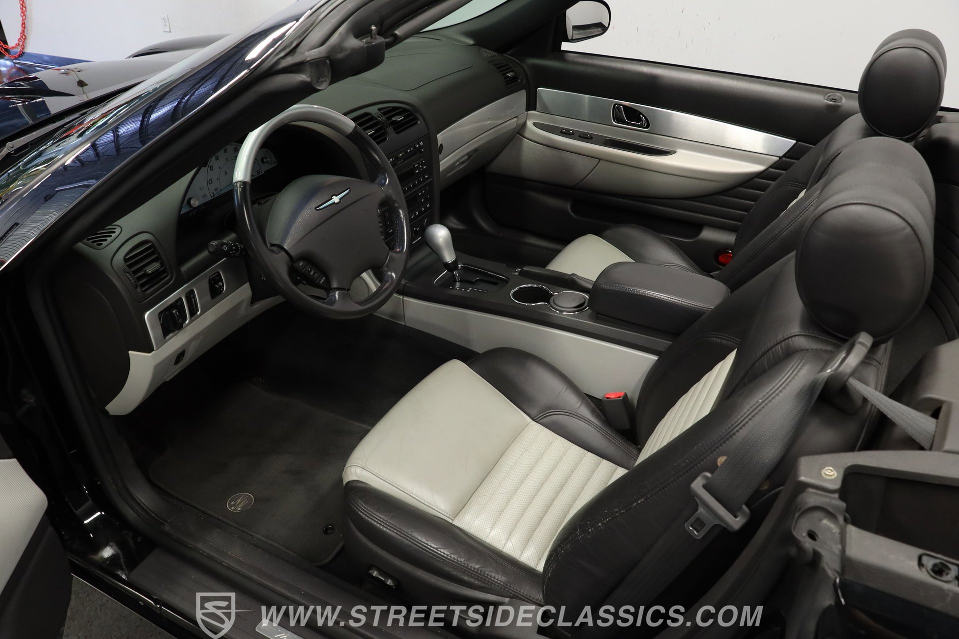 Used 2002 Ford Thunderbird Neiman Marcus RWD image 4