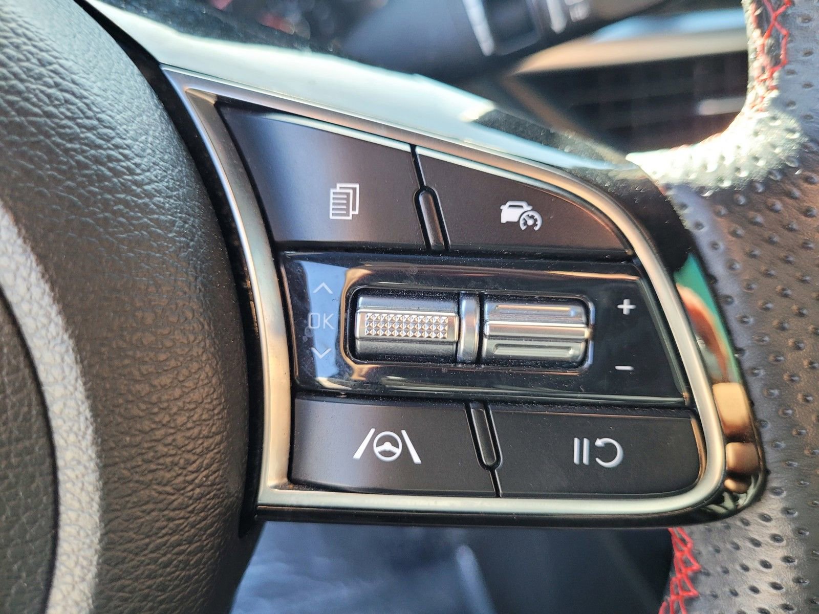 Used 2022 Kia Forte GT image 21