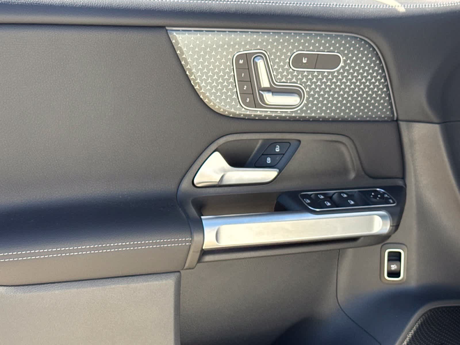 New 2026 Mercedes-Benz GLB 250 4MATIC image 15