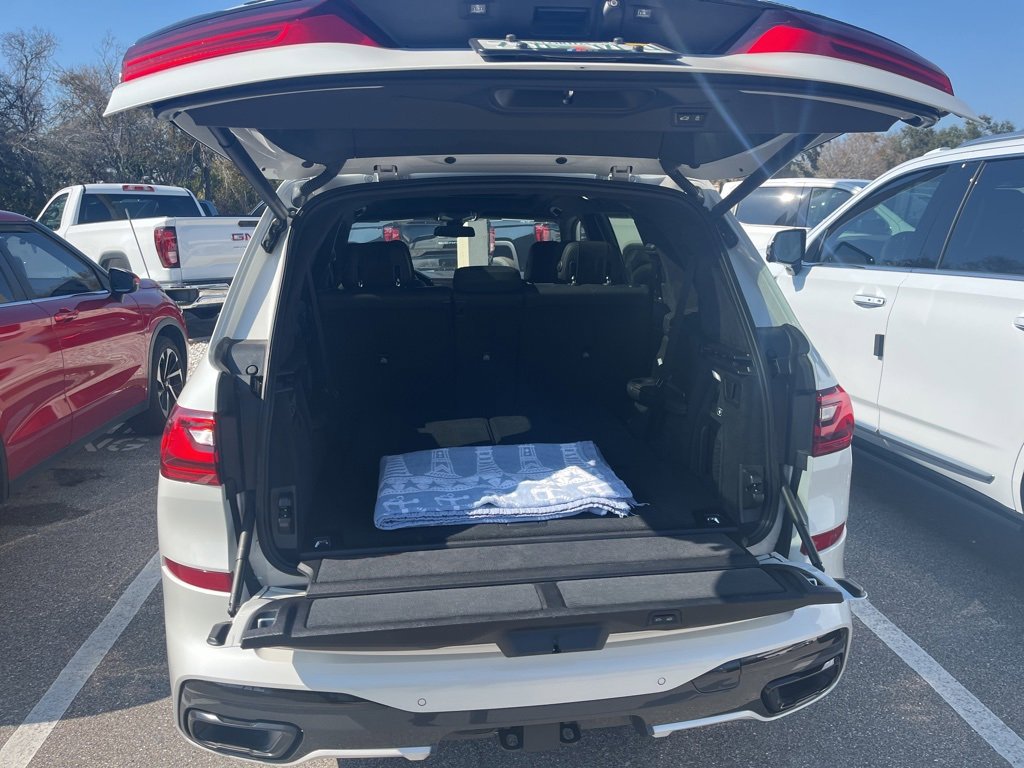 Used 2020 BMW X7 xDrive40i w/ M Sport Package image 9