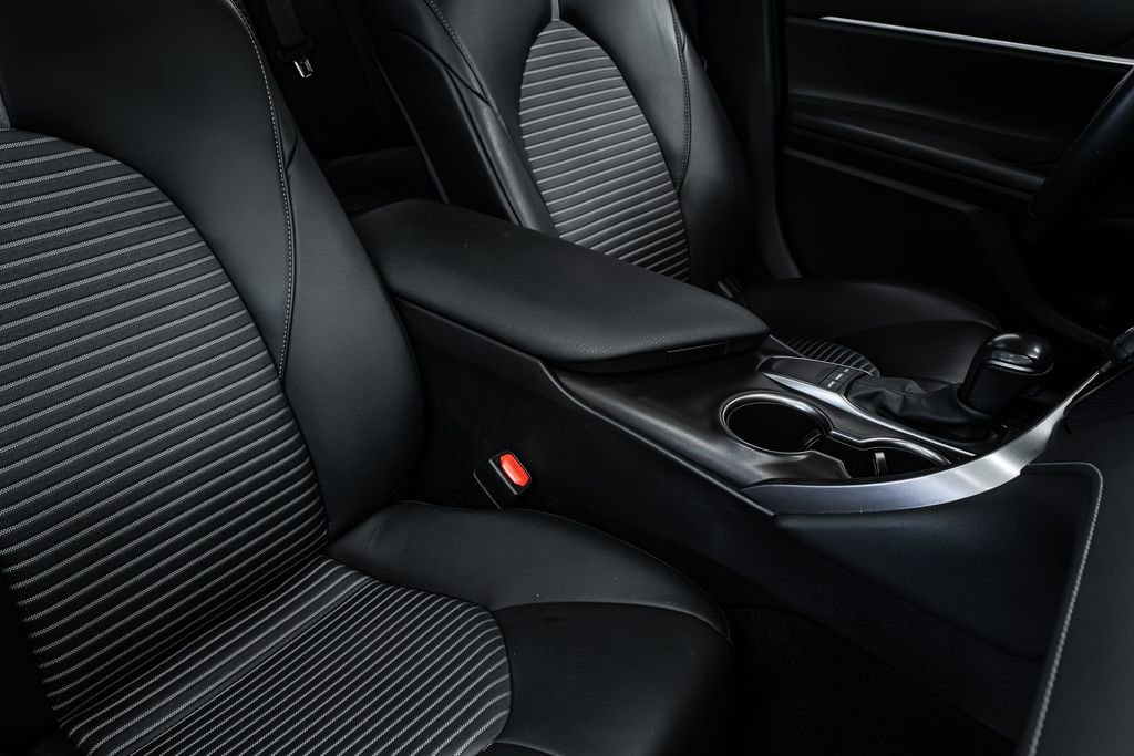 Used 2022 Toyota Camry SE w/ Convenience Package FWD image 20