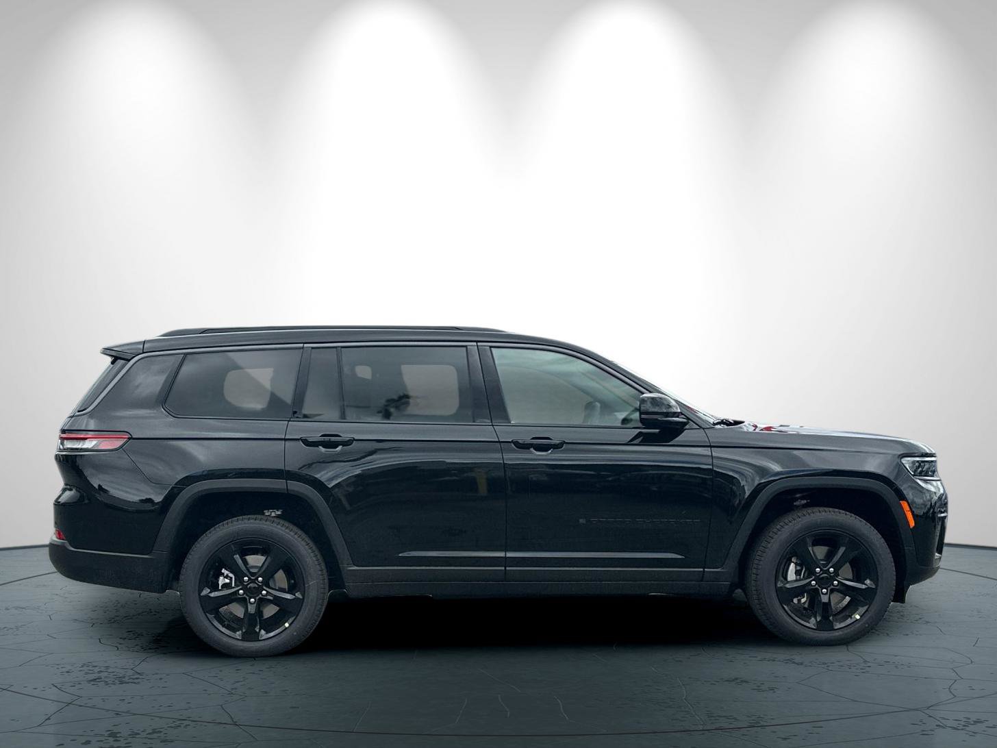 New 2026 Jeep Grand Cherokee L Limited w/ Limited Altitude Package AWD/4WD image 3