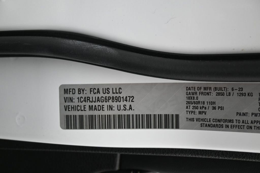 Used 2023 Jeep Grand Cherokee L Laredo RWD image 9
