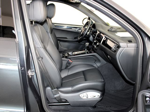 Certified 2023 Porsche Macan AWD/4WD image 26