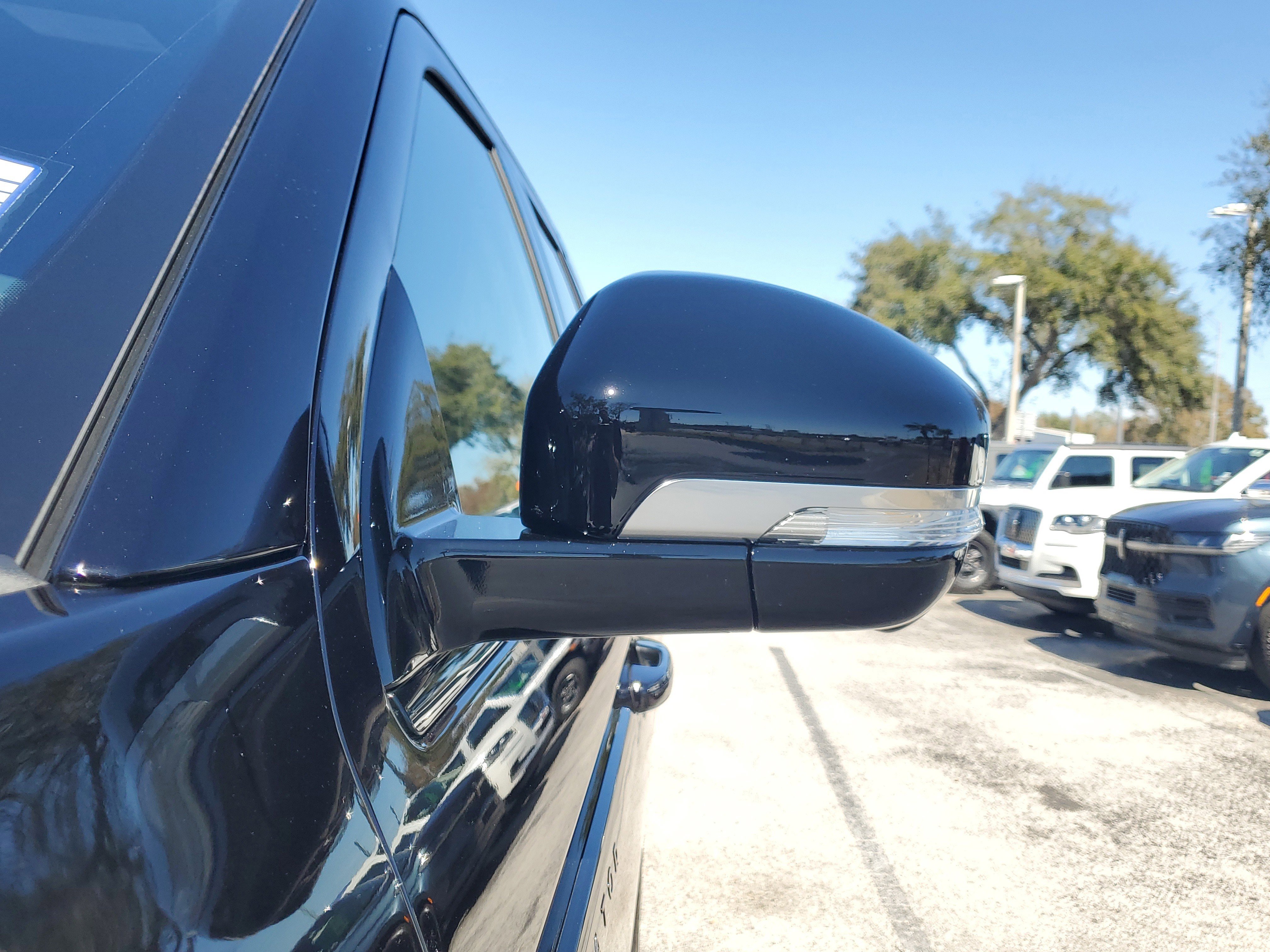 Used 2025 Lincoln Navigator Reserve w/ Jet Appearance Package image 4