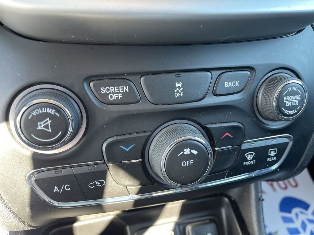 Used 2017 Jeep Cherokee Trailhawk image 18