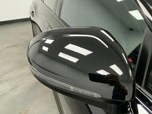 Used 2021 Bentley Flying Spur V8 AWD/4WD image 13