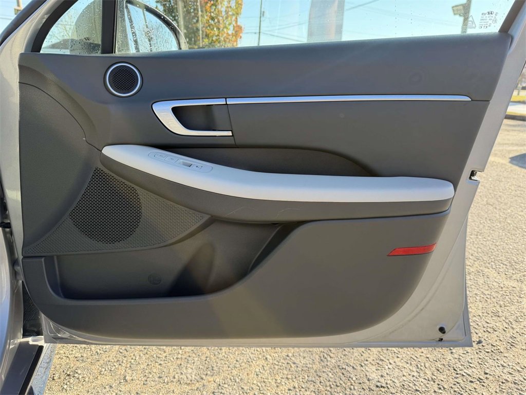 Used 2023 Hyundai Sonata SEL w/ Preferred Accessory Package image 13