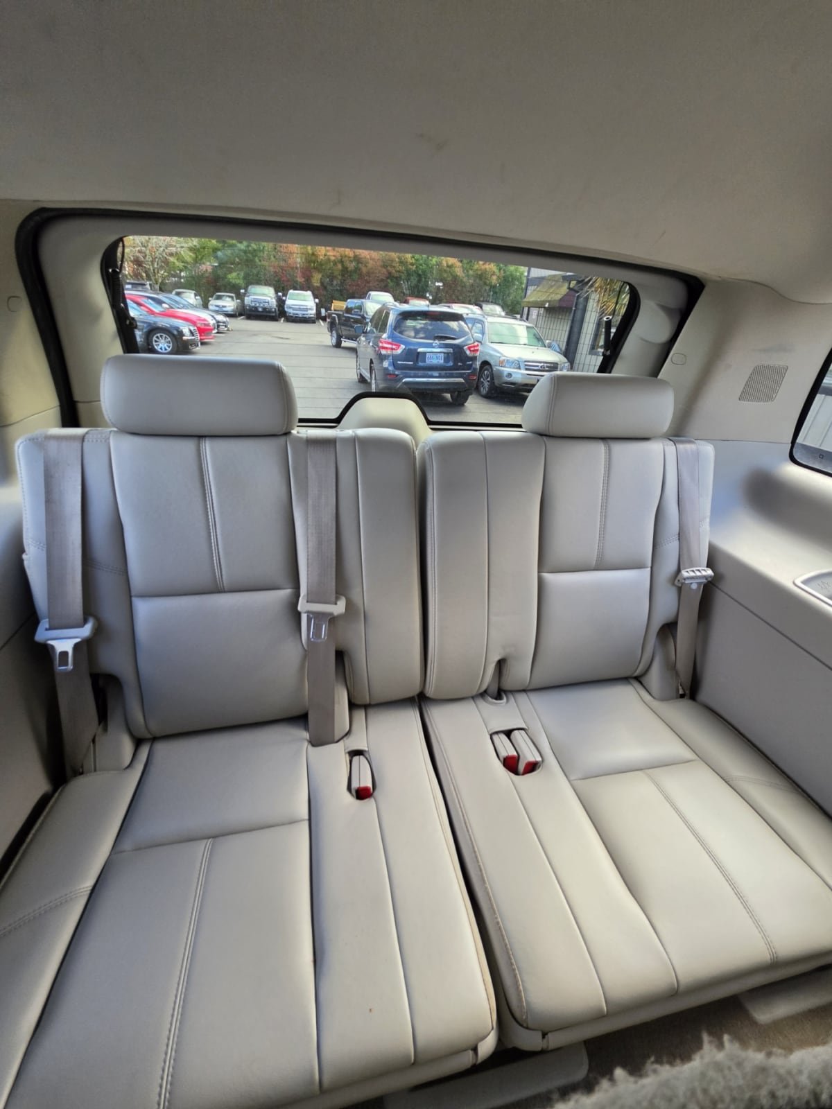 Used 2010 GMC Yukon SLT w/ SLT-2 Equipment Package AWD/4WD image 14