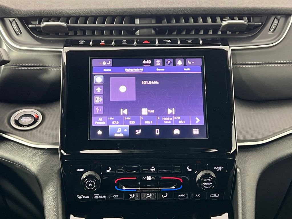 New 2025 Jeep Grand Cherokee Laredo w/ Luxury Tech Group I image 28