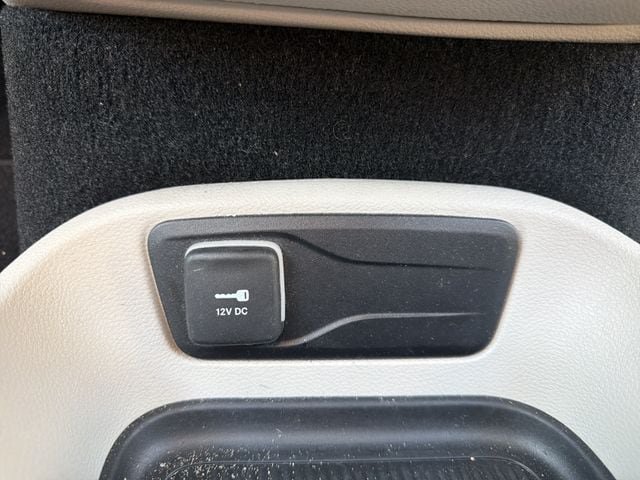 Used 2023 Chrysler Pacifica Touring-L FWD image 32